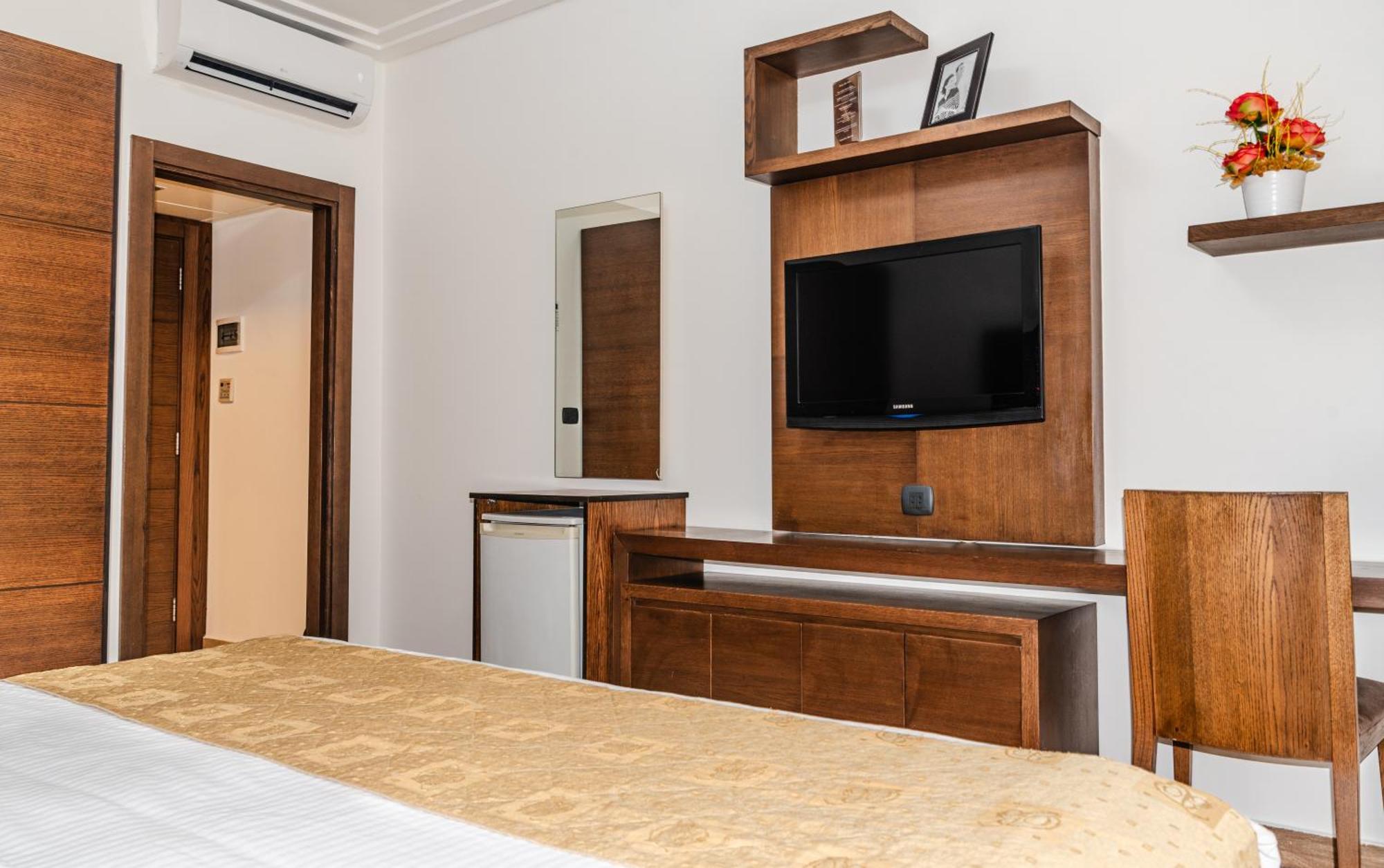 Britannia Suites Бейрут Екстериор снимка