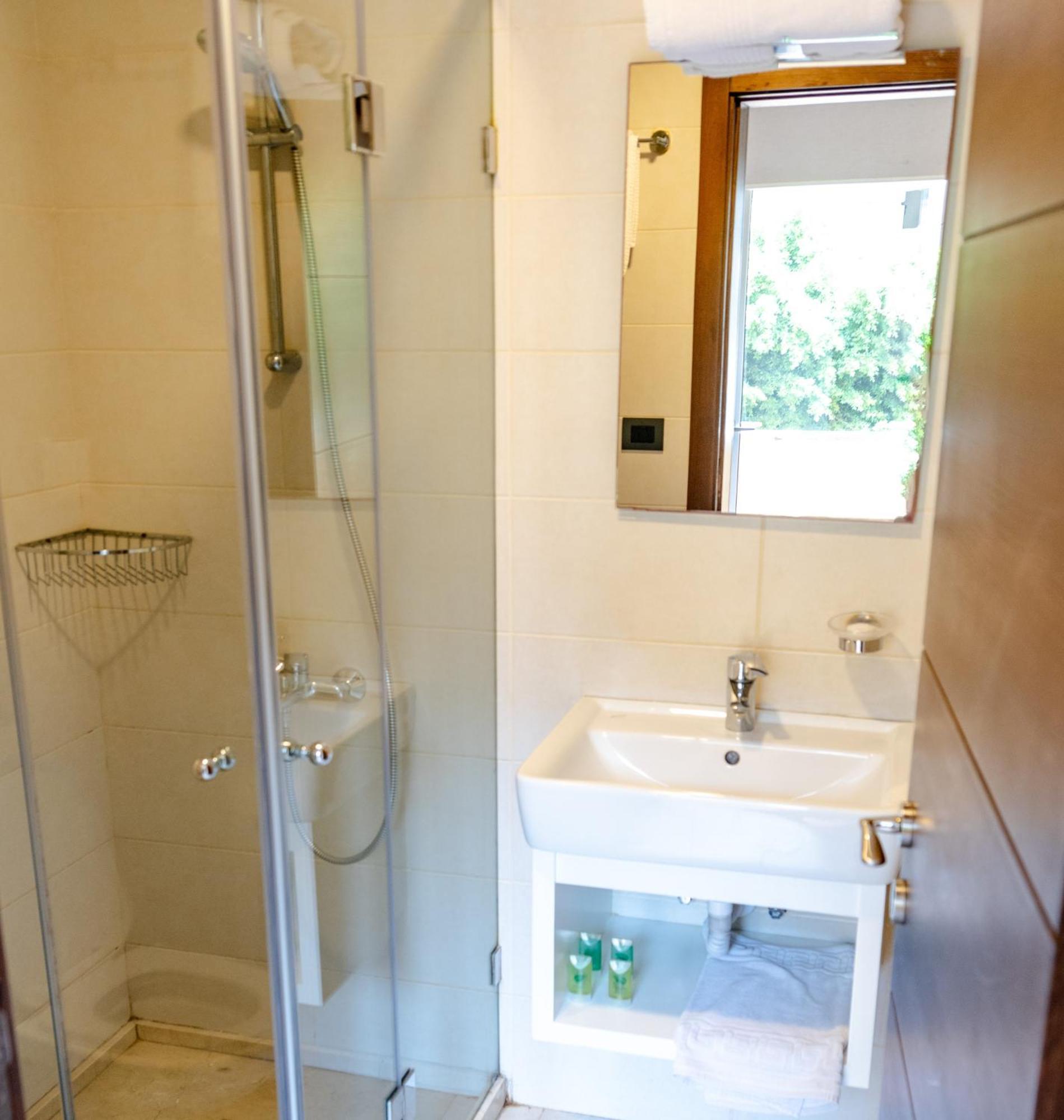 Britannia Suites Бейрут Екстериор снимка