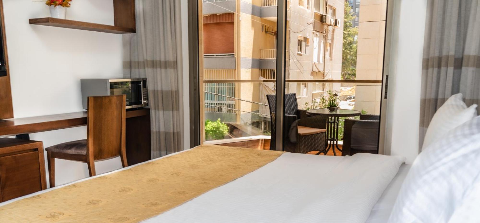 Britannia Suites Бейрут Екстериор снимка
