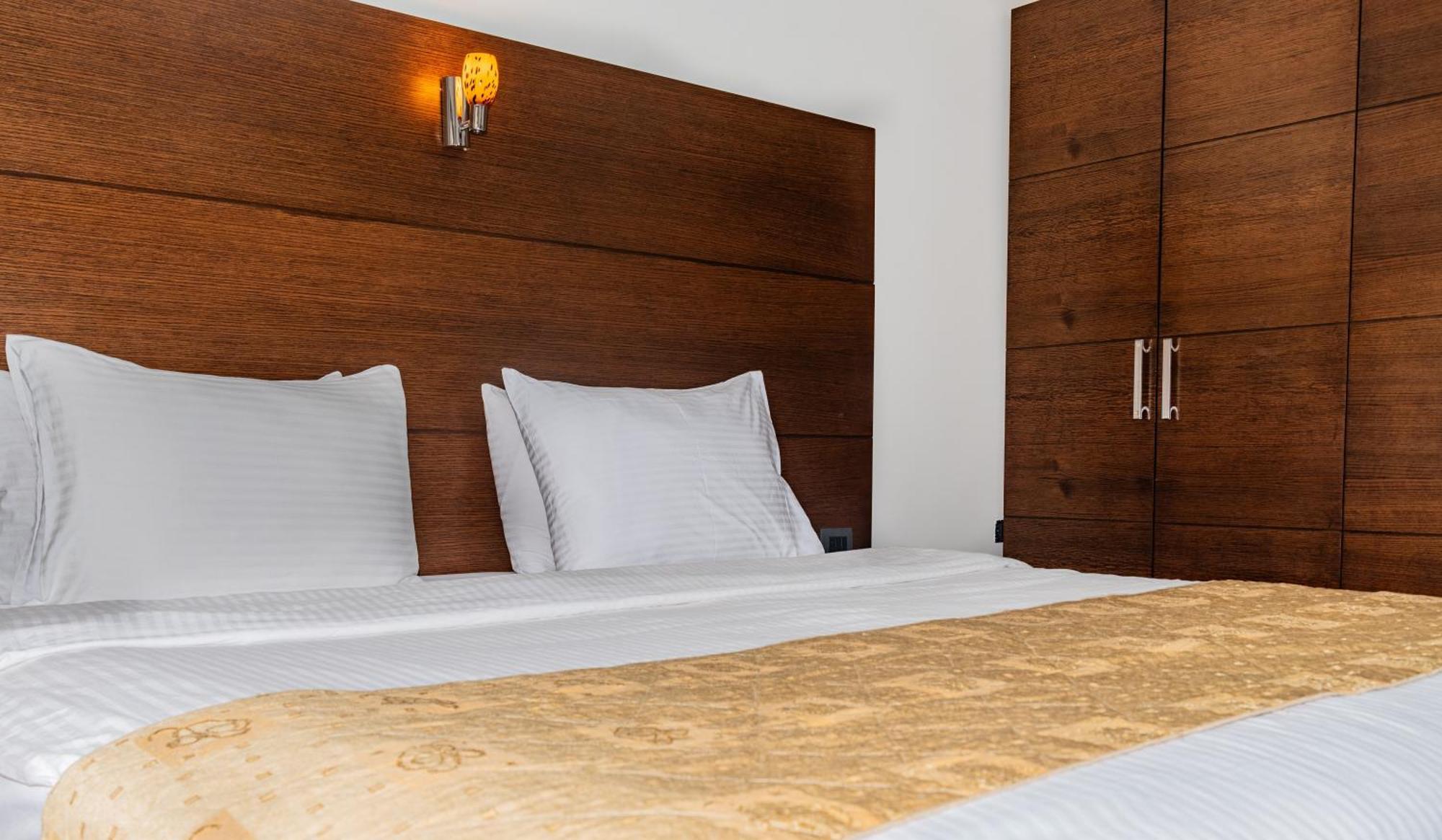 Britannia Suites Бейрут Екстериор снимка