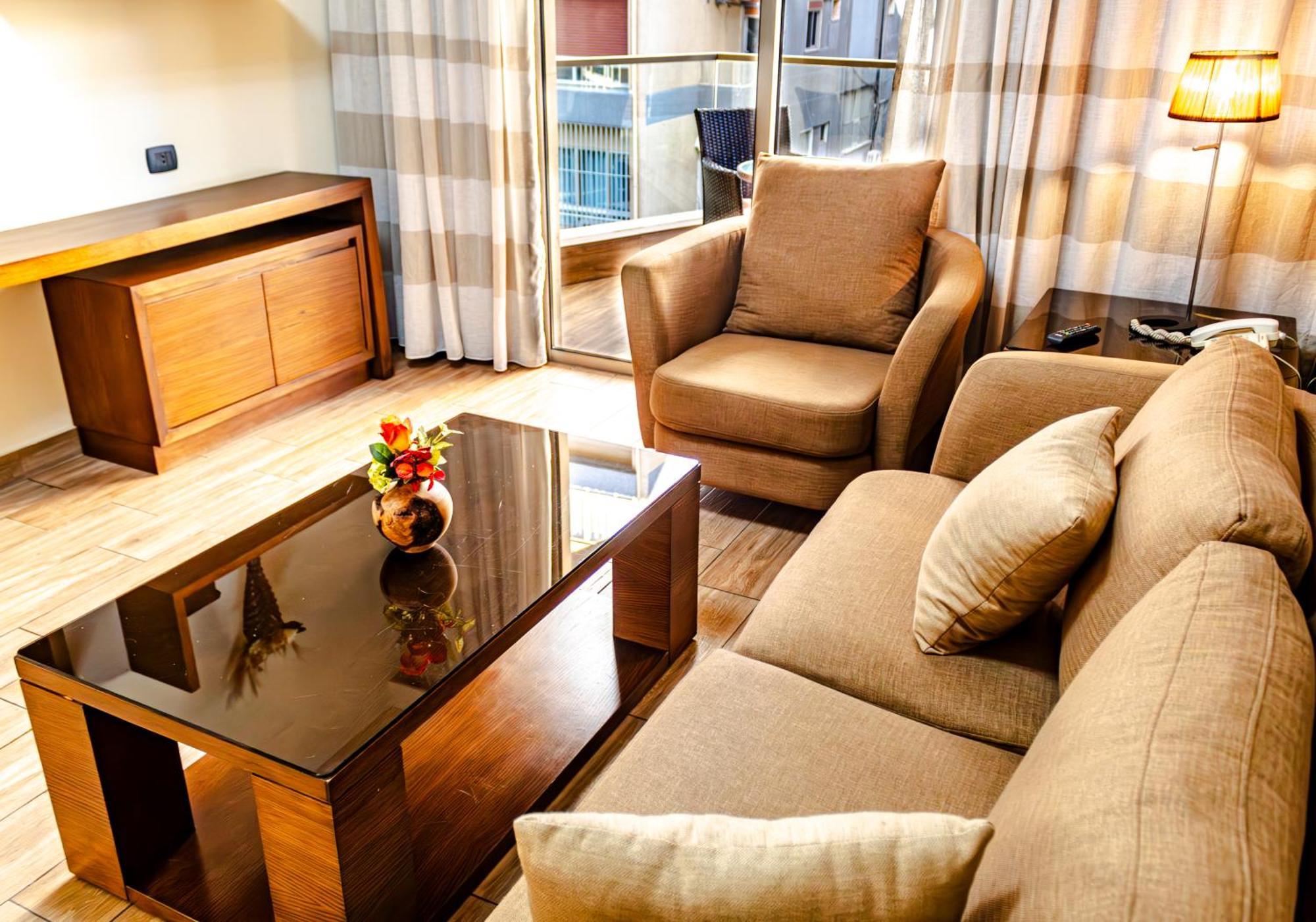 Britannia Suites Бейрут Екстериор снимка