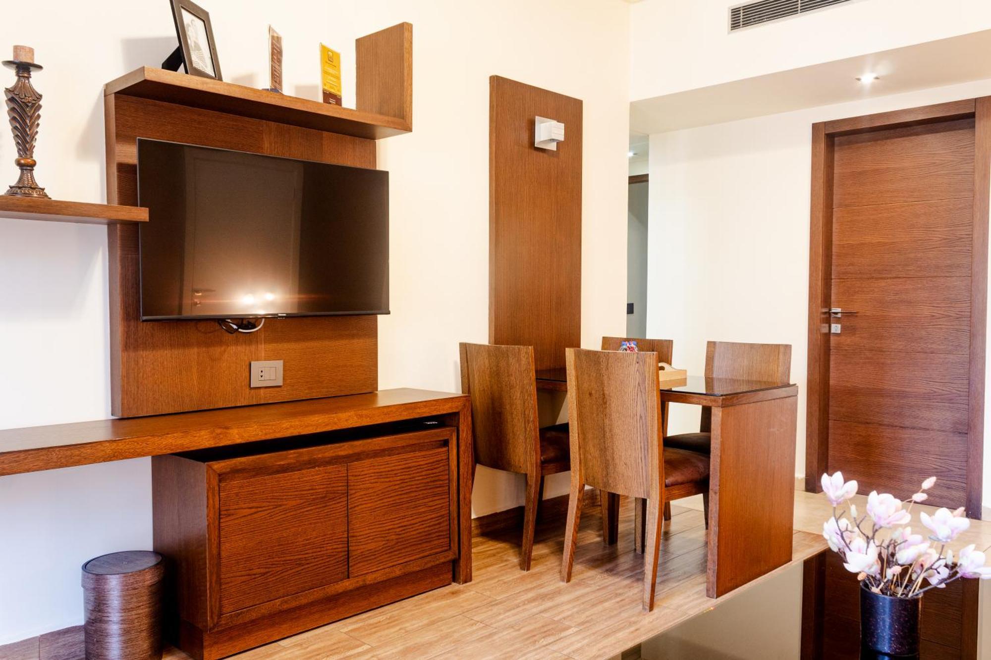 Britannia Suites Бейрут Екстериор снимка