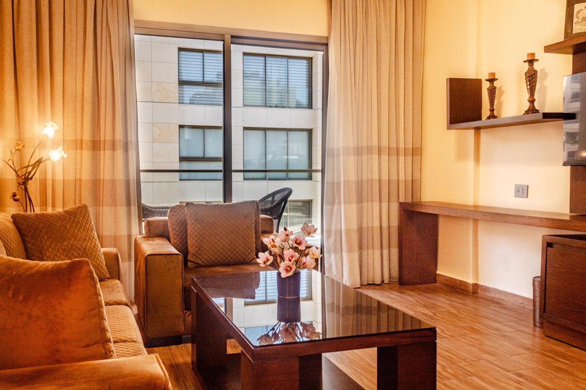 Britannia Suites Бейрут Екстериор снимка