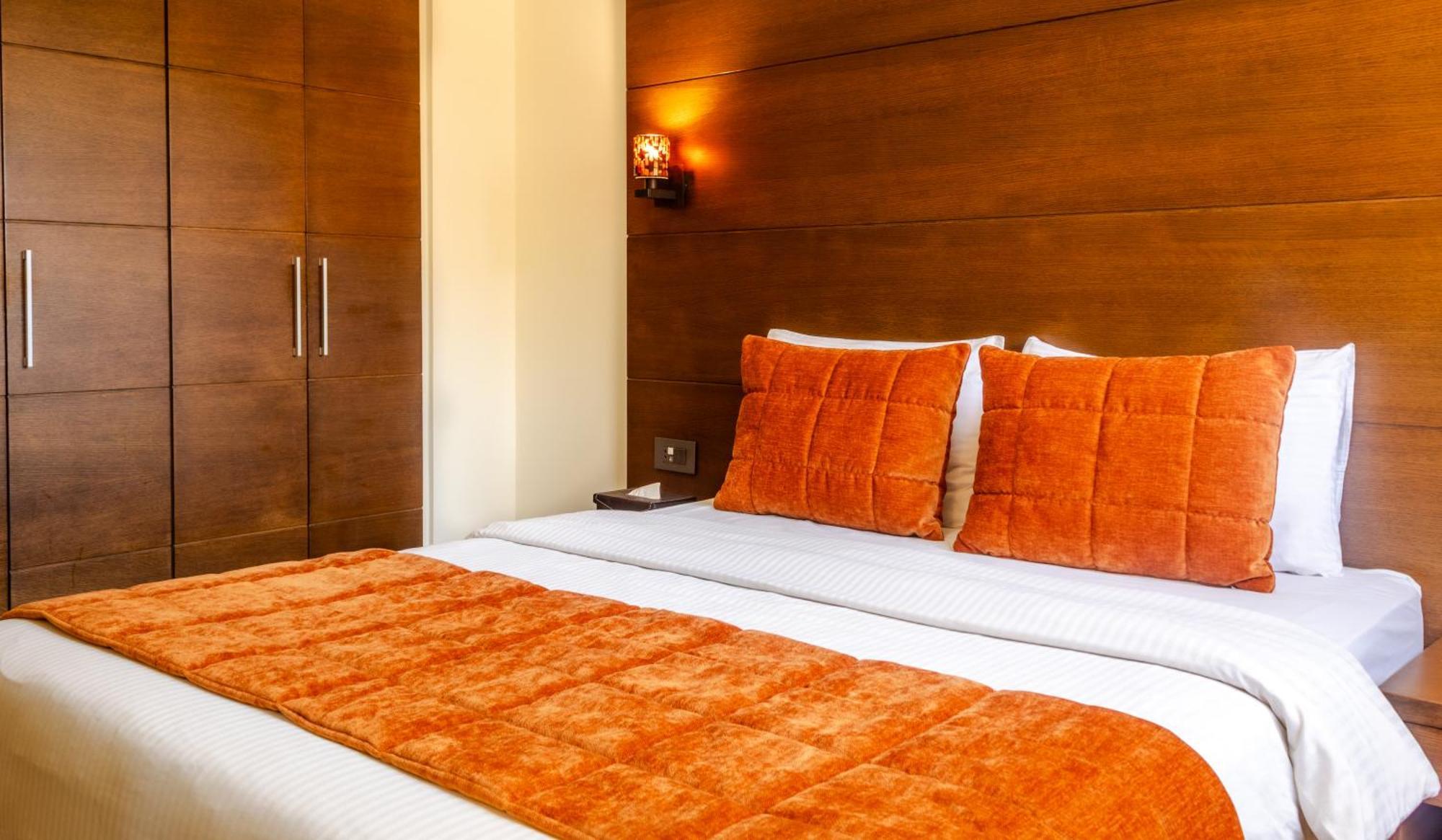 Britannia Suites Бейрут Екстериор снимка
