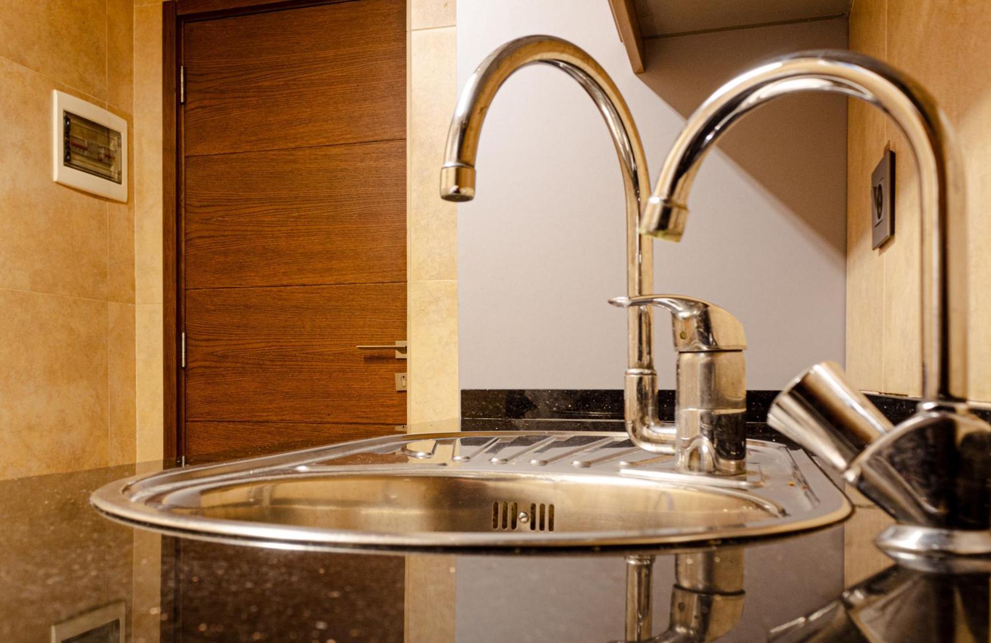 Britannia Suites Бейрут Екстериор снимка