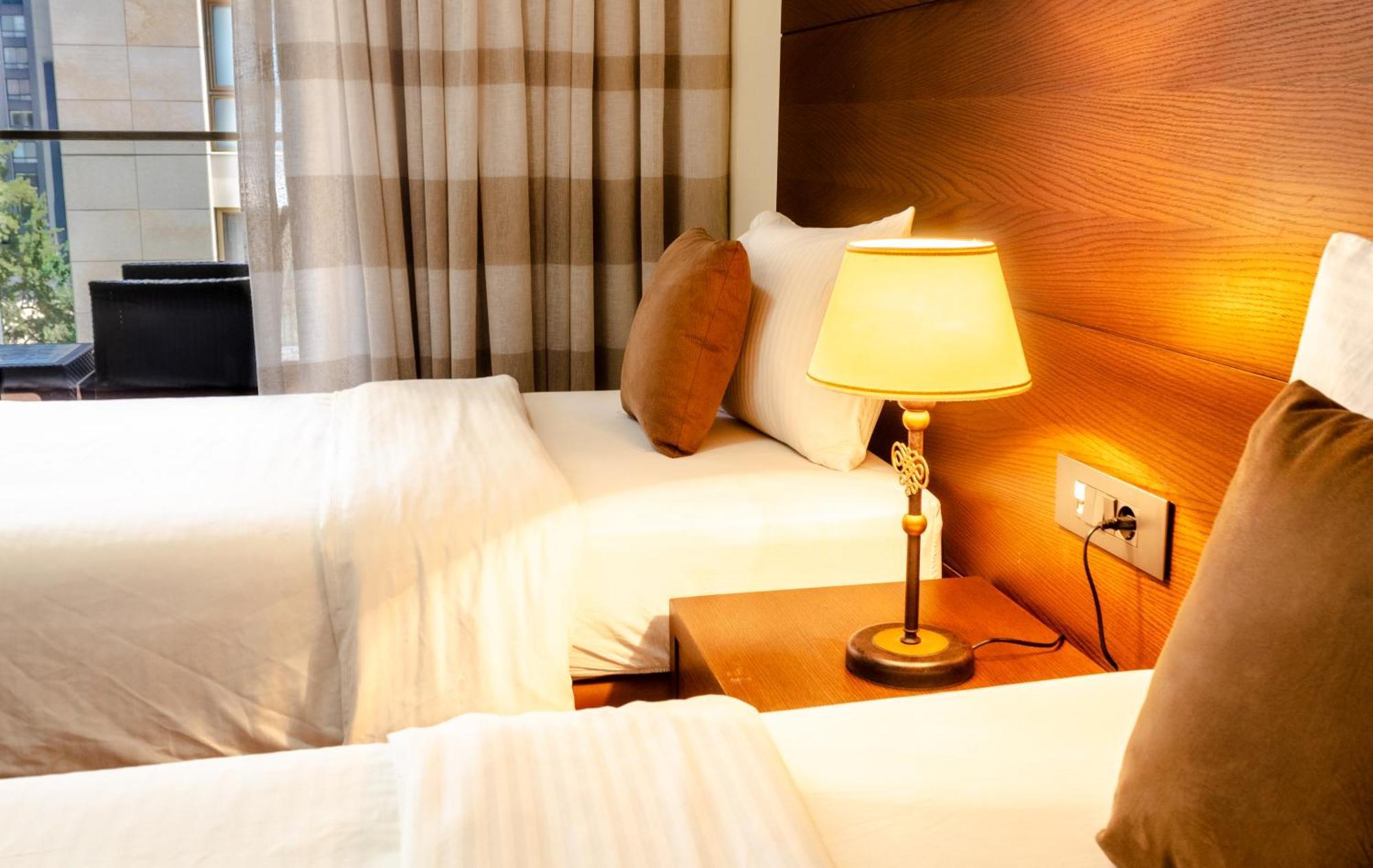Britannia Suites Бейрут Екстериор снимка