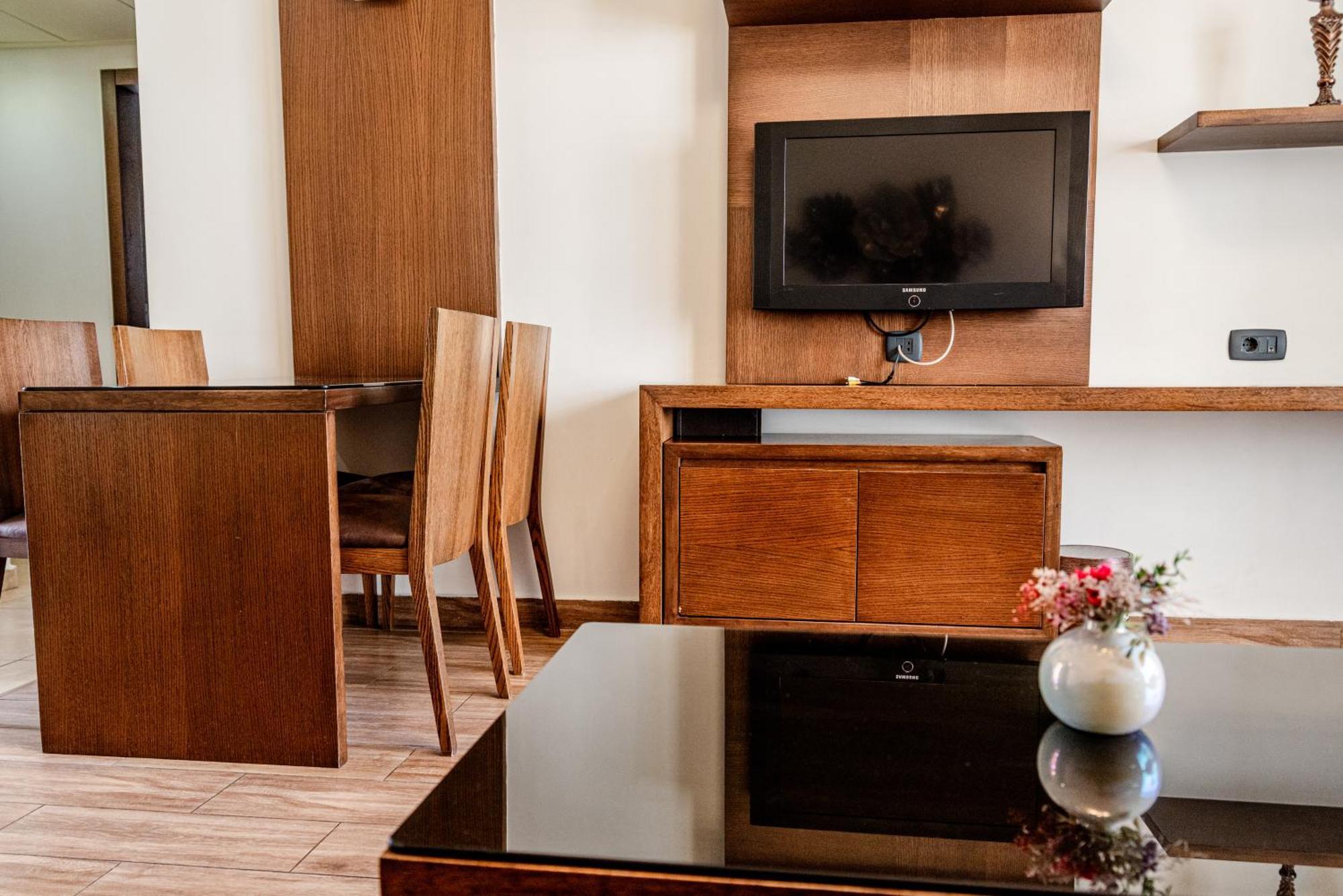 Britannia Suites Бейрут Екстериор снимка