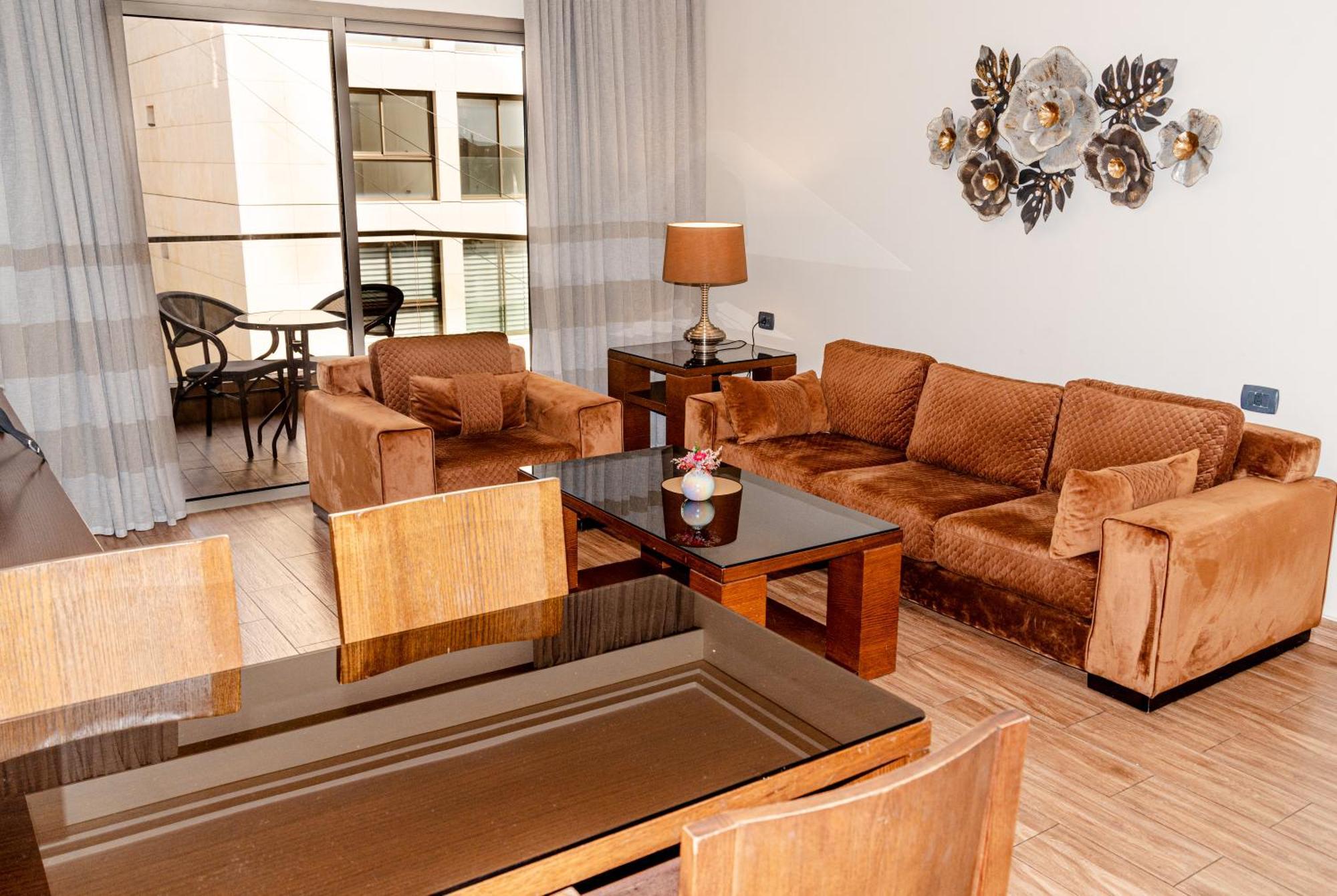 Britannia Suites Бейрут Екстериор снимка